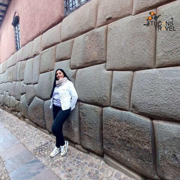 piedra de doce angulos cusco